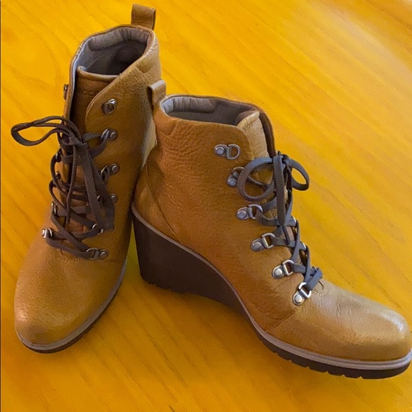 ecco wedge boots
